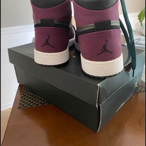 Youth Nike Air Jordan 1 retro